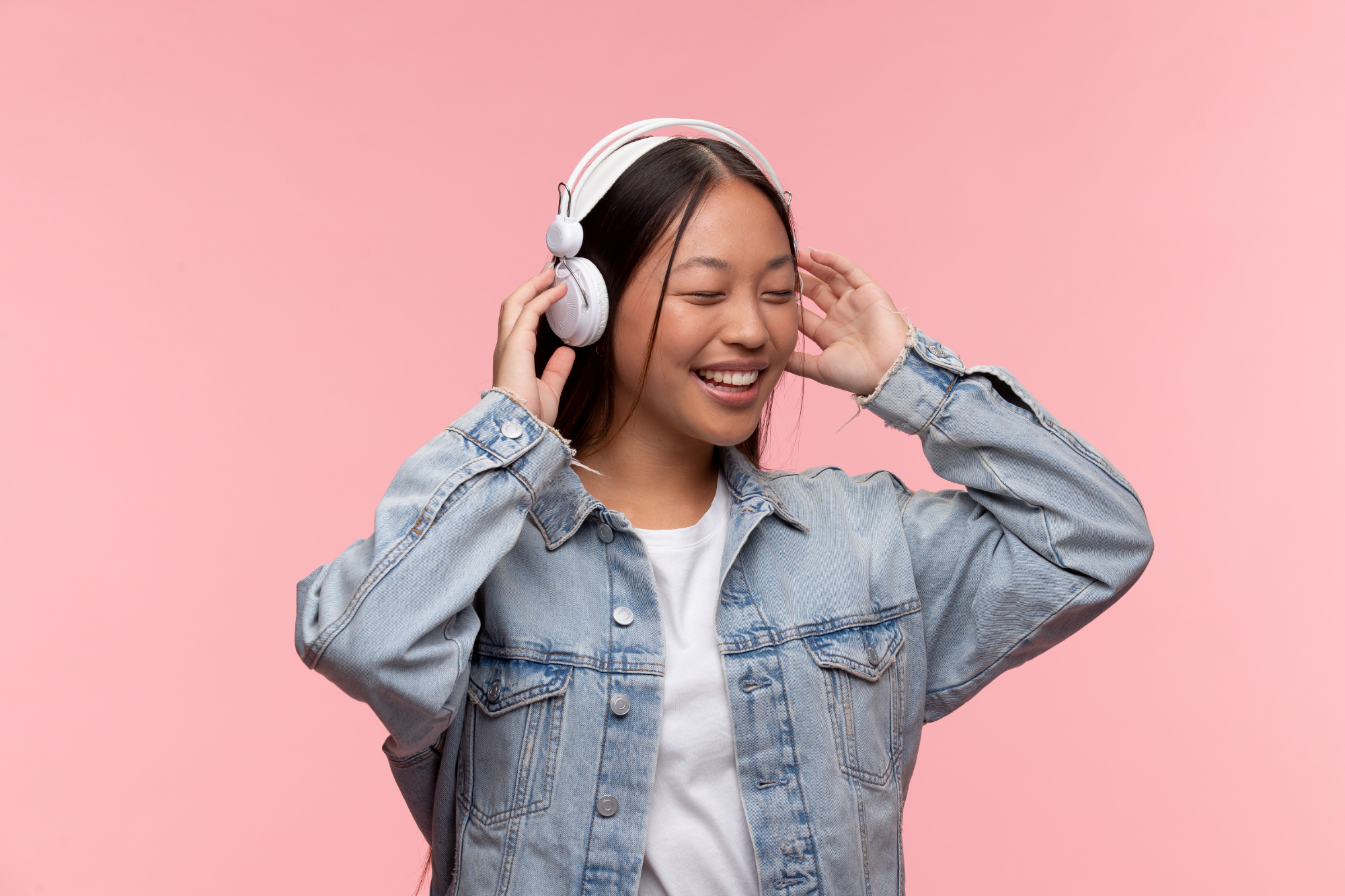 4 Headphone Noise Cancelling Terbaik 2024, Cocok untuk Travelling